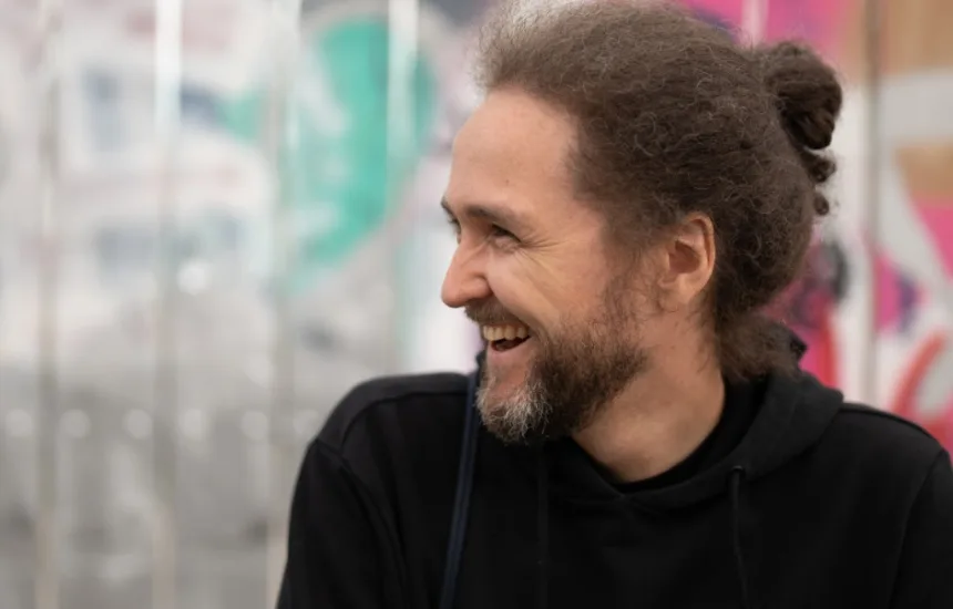 Pan Ba prezentuje utwór On the Way