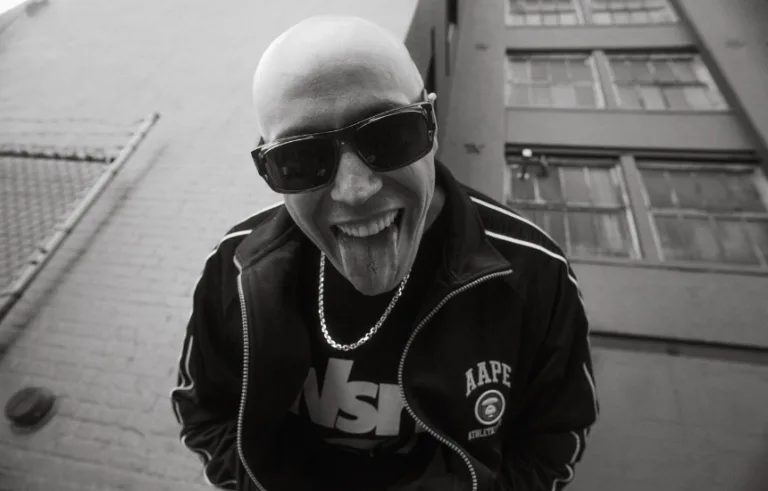 Słoń i The Returners prezentują Soccer Kick