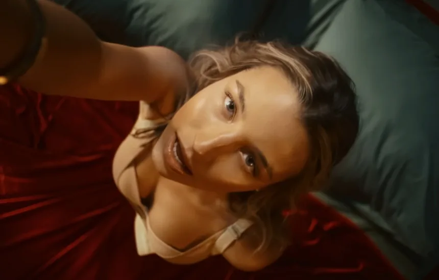 Julia Wieniawa prezentuje U mnie