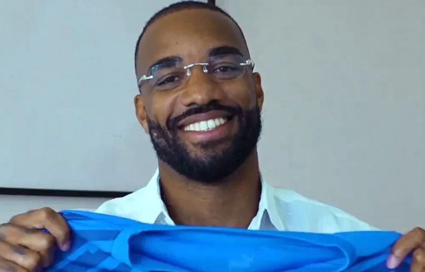 Alexandre Lacazette w Neom SC