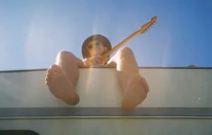 Master Stone w singlu Geee