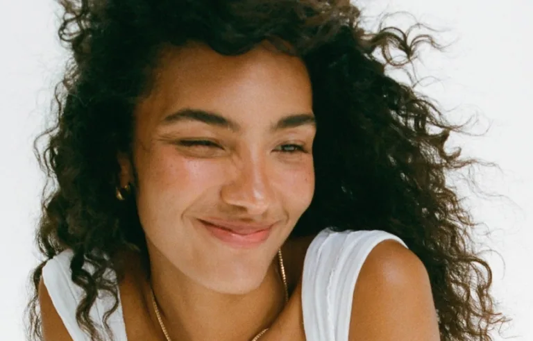 Olivia Dean w singlu Lady Lady