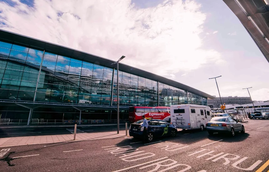 parking przy lotnisku Warszawa