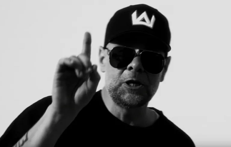 Tede w singlu 64 Lajny