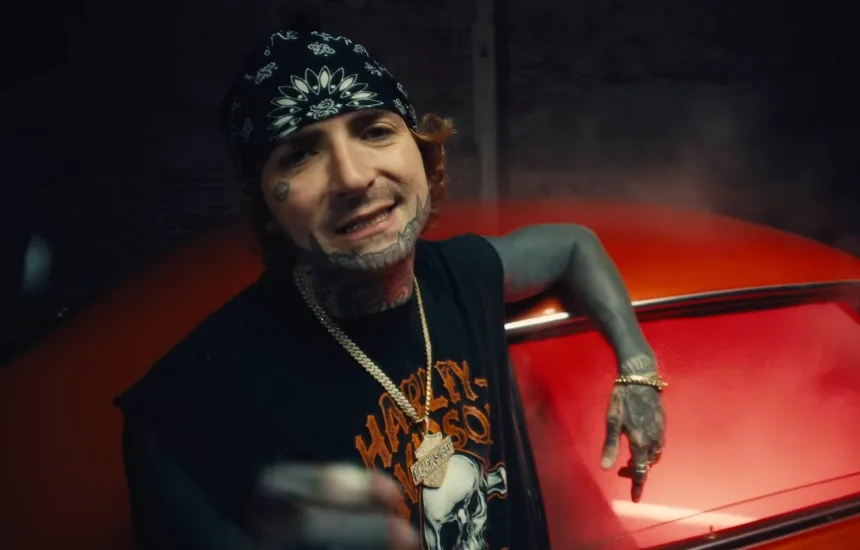 Caskey w singlu I Hate Everybody