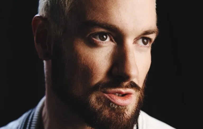 James Hype w singlu Waterfalls