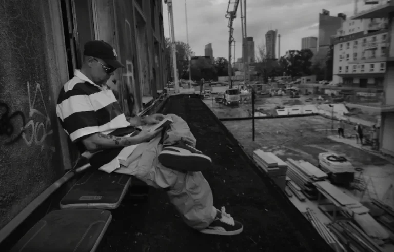 Tede prezentuje diss Dedlajny