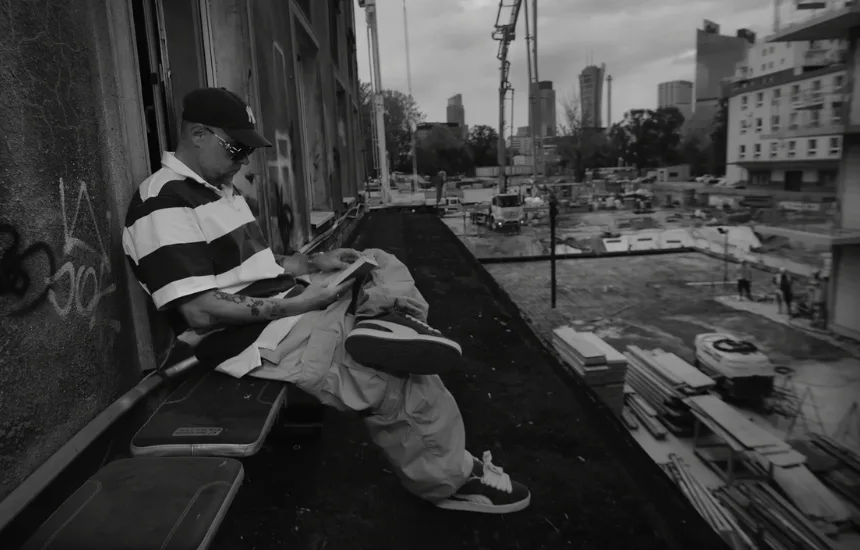 Tede prezentuje diss Dedlajny