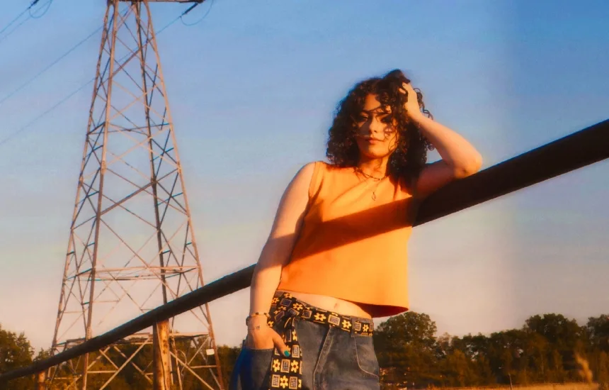 Aleqsandra w singlu Whisky Sour