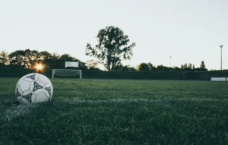 Rezerwowi i ławka trenerska zasady