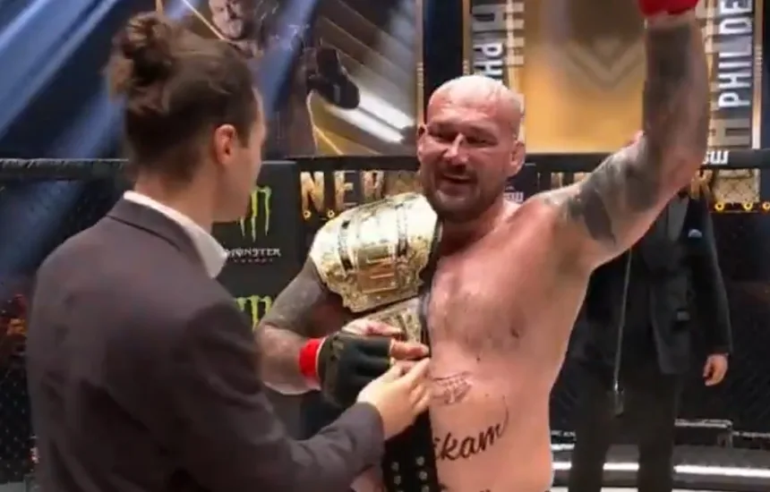 Phil De Fries KSW 111