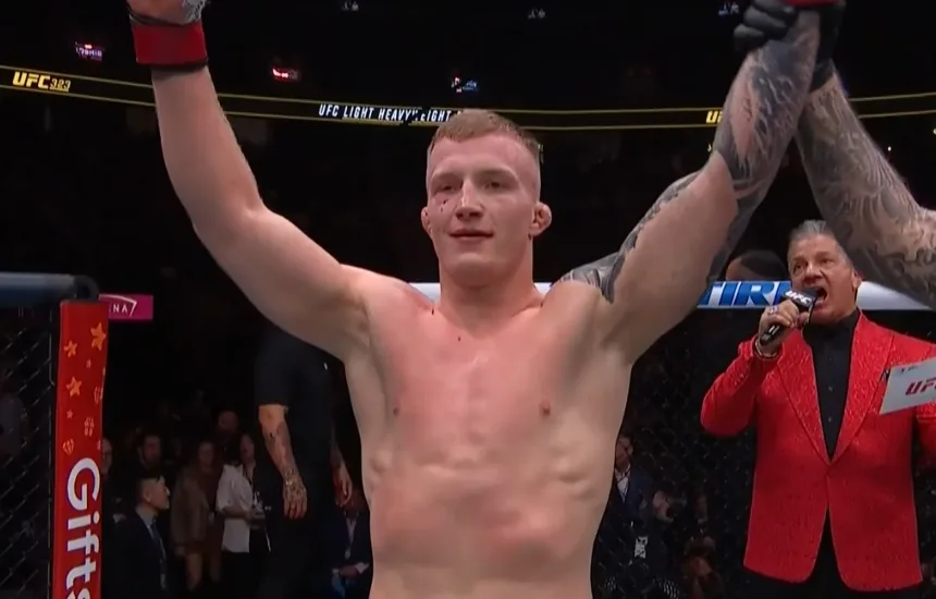 Iwo Baraniewski debiut UFC