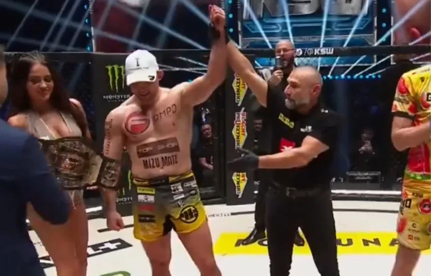 Adrian Bartosiński po zwycięstwie nad Muslimem Tulshaevem na gali XTB KSW 113 w Łodzi