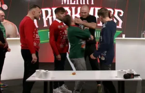 Kacper Miklasz uderza Marka Jówko podczas programu Prime Show MMA Merry Freakmess