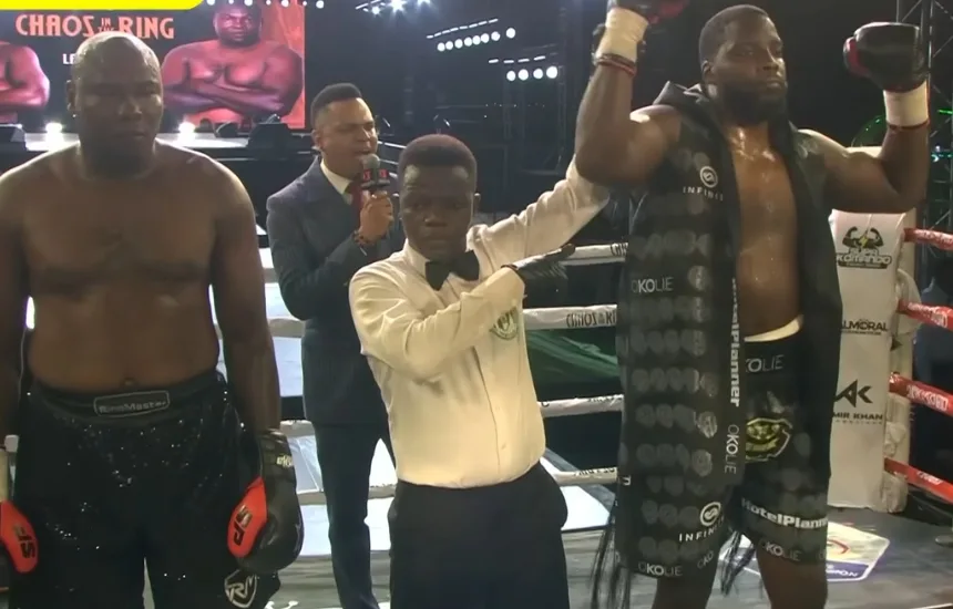 Lawrence Okolie ogłoszony zwycięzcą walki z Ebenezerem Tettehem po nokaucie w Lagos