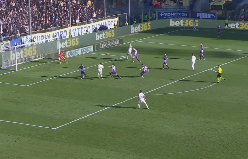 Parma - Fiorentina: akcja bramkowa zakończona golem Olivera Sørensena