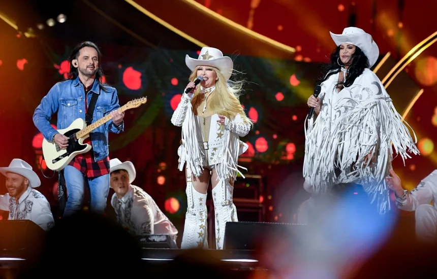 Artystki podczas wspólnego występu na Sylwestrze z Dwójką 2025 w Katowicach