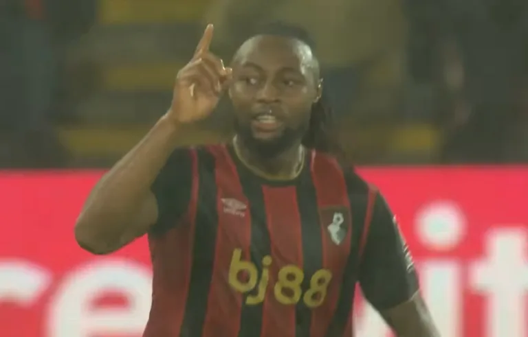 Antoine Semenyo w barwach Bournemouth podczas meczu Premier League, skrzydłowy łączony z transferem do Manchesteru City