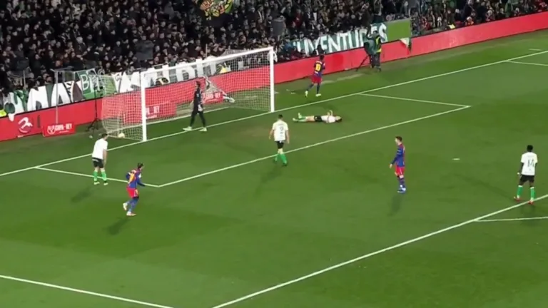 Racing Santander FC Barcelona - piłkarze Barcelony cieszą się z gola na 0:2 w meczu Pucharu Króla