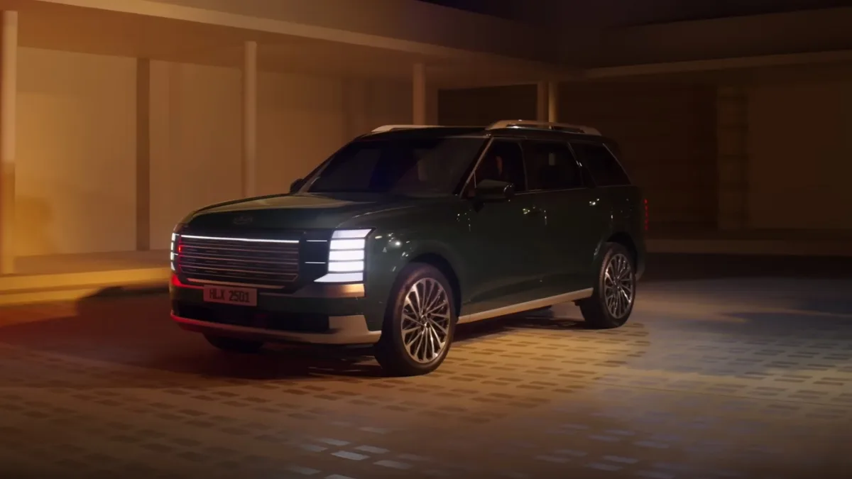 Hyundai Palisade 2026 zaparkowany nocą, duży trzyrzędowy SUV z charakterystycznymi pionowymi światłami LED