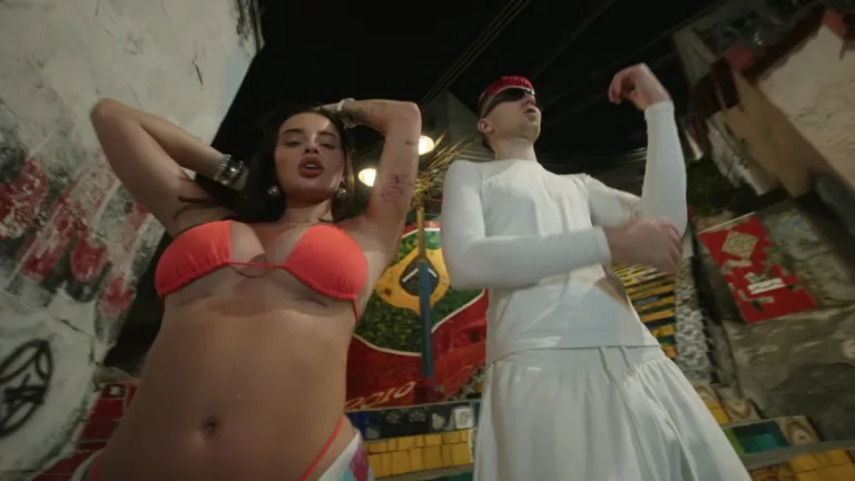 Fagata i Mata w kadrze z teledysku Freaky - energetyczna scena z gorącego klipu do wspólnego singla