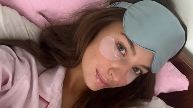 Celebrytka podczas wieczornego relaksu - zdjęcie nawiązujące do aukcji "nocowanki" na WOŚP