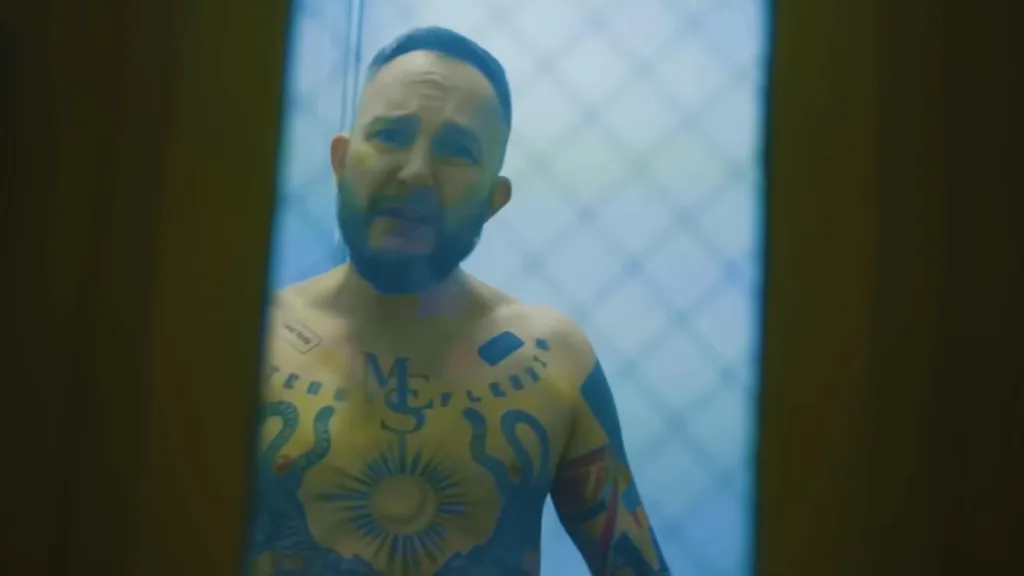 Ten Typ Mess wypuścił dwa nowe dissy na Tedego. Tutaj kadr z teledysku God Bless