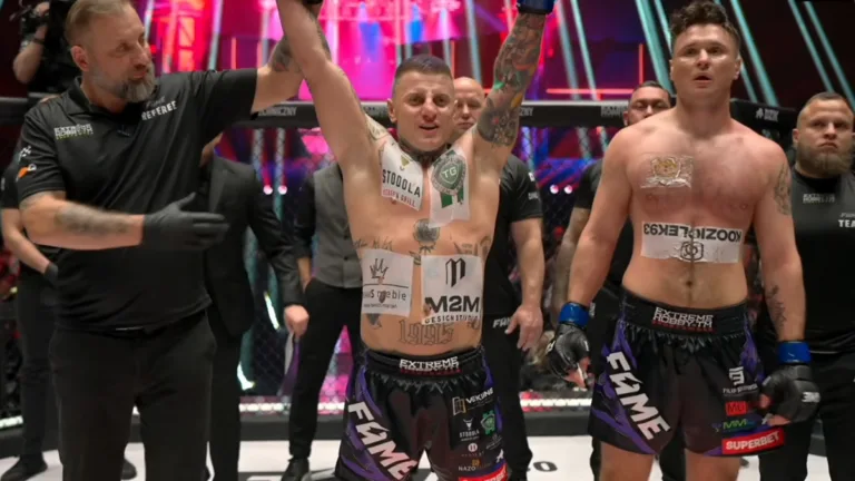Ogłoszenie zwycięzców po walce w formule 2 vs 1 podczas gali FAME 29 w klatce MMA