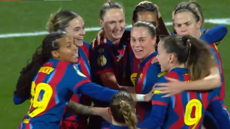 FC Barcelona Femení świętuje zwycięstwo nad Realem Madryt w finale Superpucharu Hiszpanii