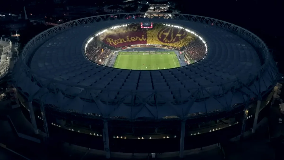 Stadio Olimpico w Rzymie wypełnione kibicami podczas meczu AS Roma - AC Milan, hit Serie A