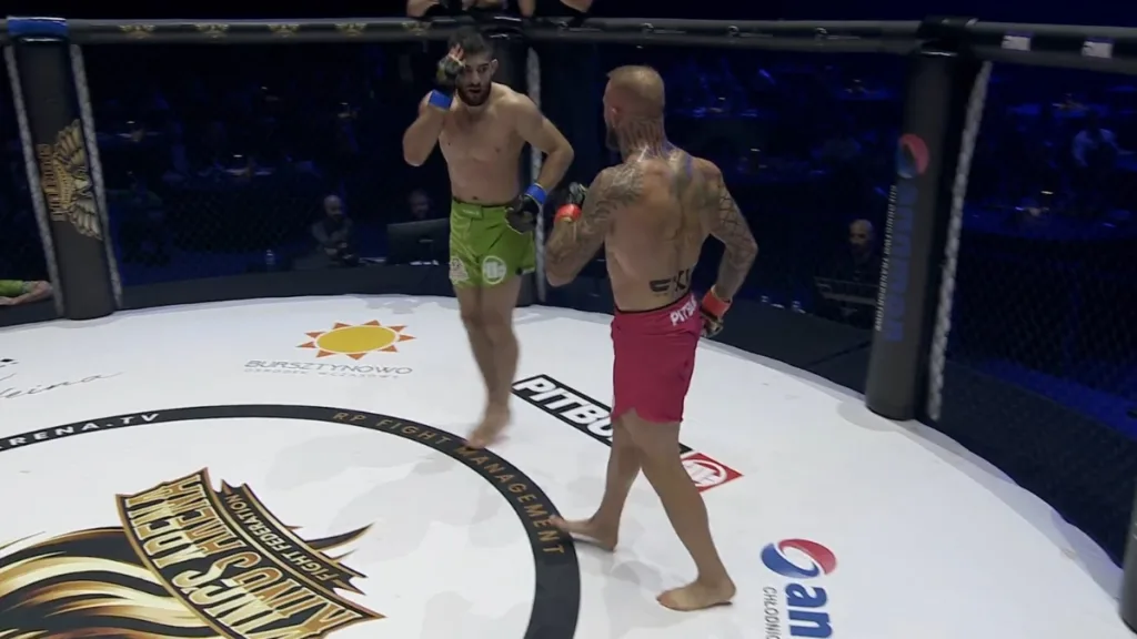 Karta walk gali King's Arena 2 zapowiada się emocjonująco, tutaj screen z pierwszej gali