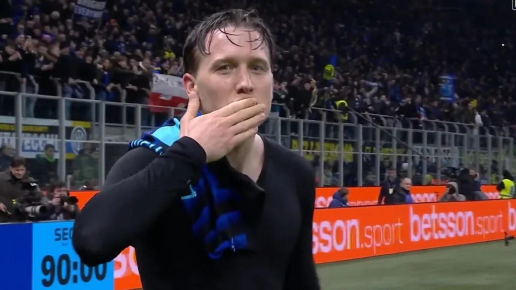 Piotr Zieliński celebruje gola w meczu Inter - Juventus