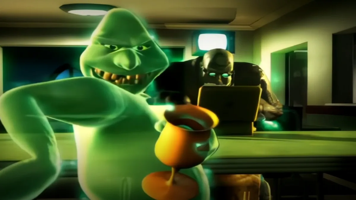Zielony duch z drinkiem w dłoni w barze, w tle mroczna postać przy laptopie - scena z gry Ghost Master: Resurrection.