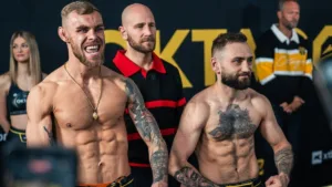 Adrian Hamerski i Deniz Ilbay podczas oficjalnego ważenia przed walką na gali OKTAGON 85 w Hamburgu.