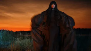 Loreen promuje album Wildfire w klimatycznej sesji zdjęciowej o zachodzie słońca
