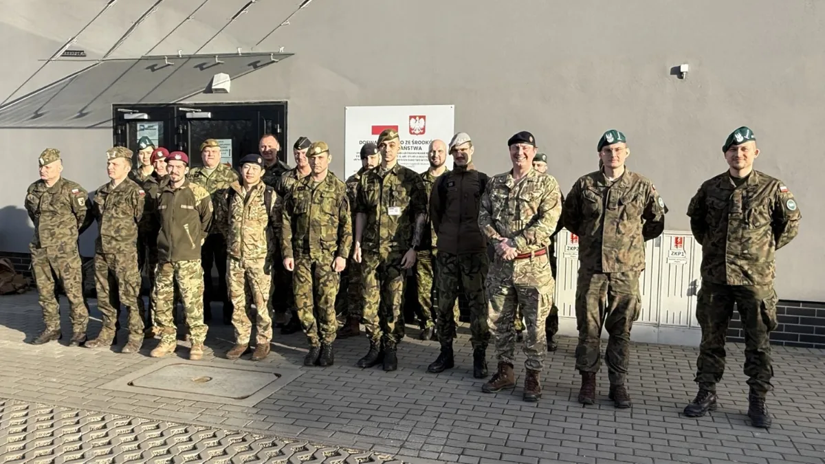 Żołnierze z różnych krajów podczas międzynarodowego szkolenia logistycznego NATO w WAT
